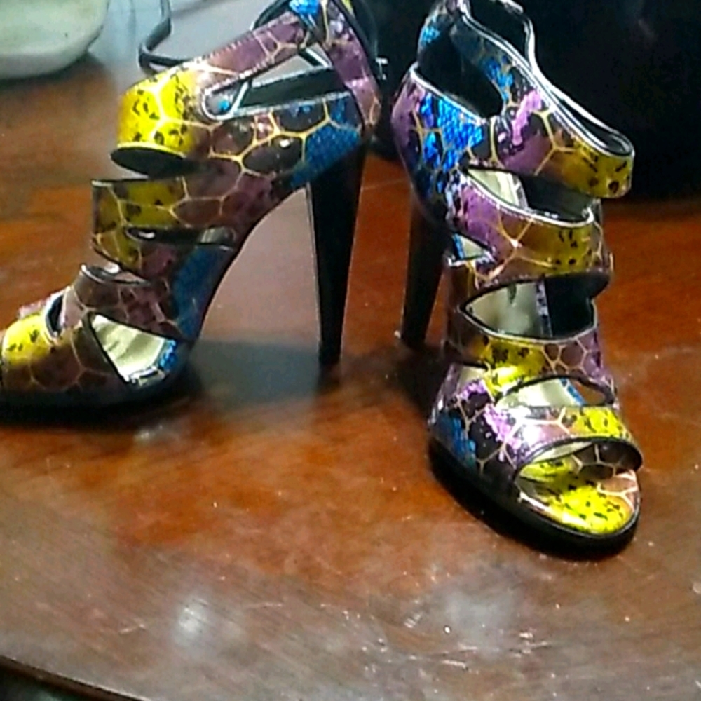 Shoes - Picture 2 of 2